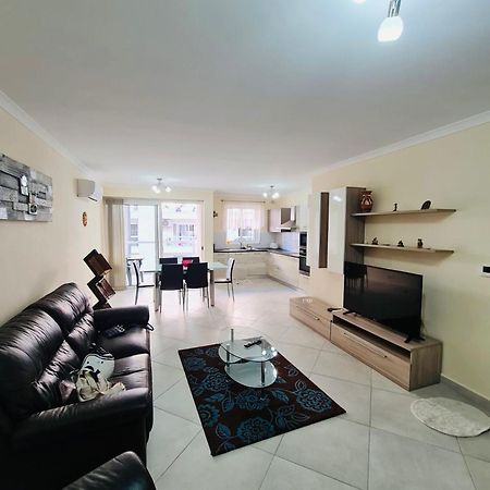 Mela Apartment 1 セント・ポールズ・ベイ エクステリア 写真