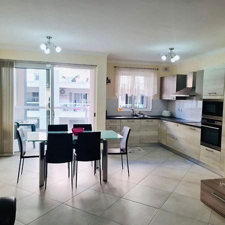 Mela Apartment 1 セント・ポールズ・ベイ エクステリア 写真