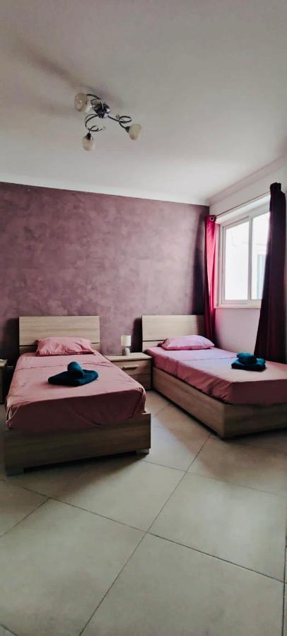 Mela Apartment 1 セント・ポールズ・ベイ エクステリア 写真