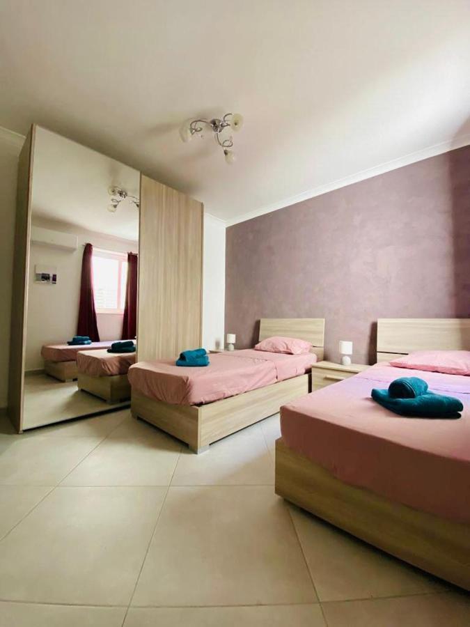 Mela Apartment 1 セント・ポールズ・ベイ エクステリア 写真