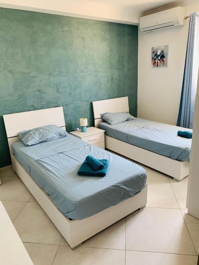 Mela Apartment 1 セント・ポールズ・ベイ エクステリア 写真