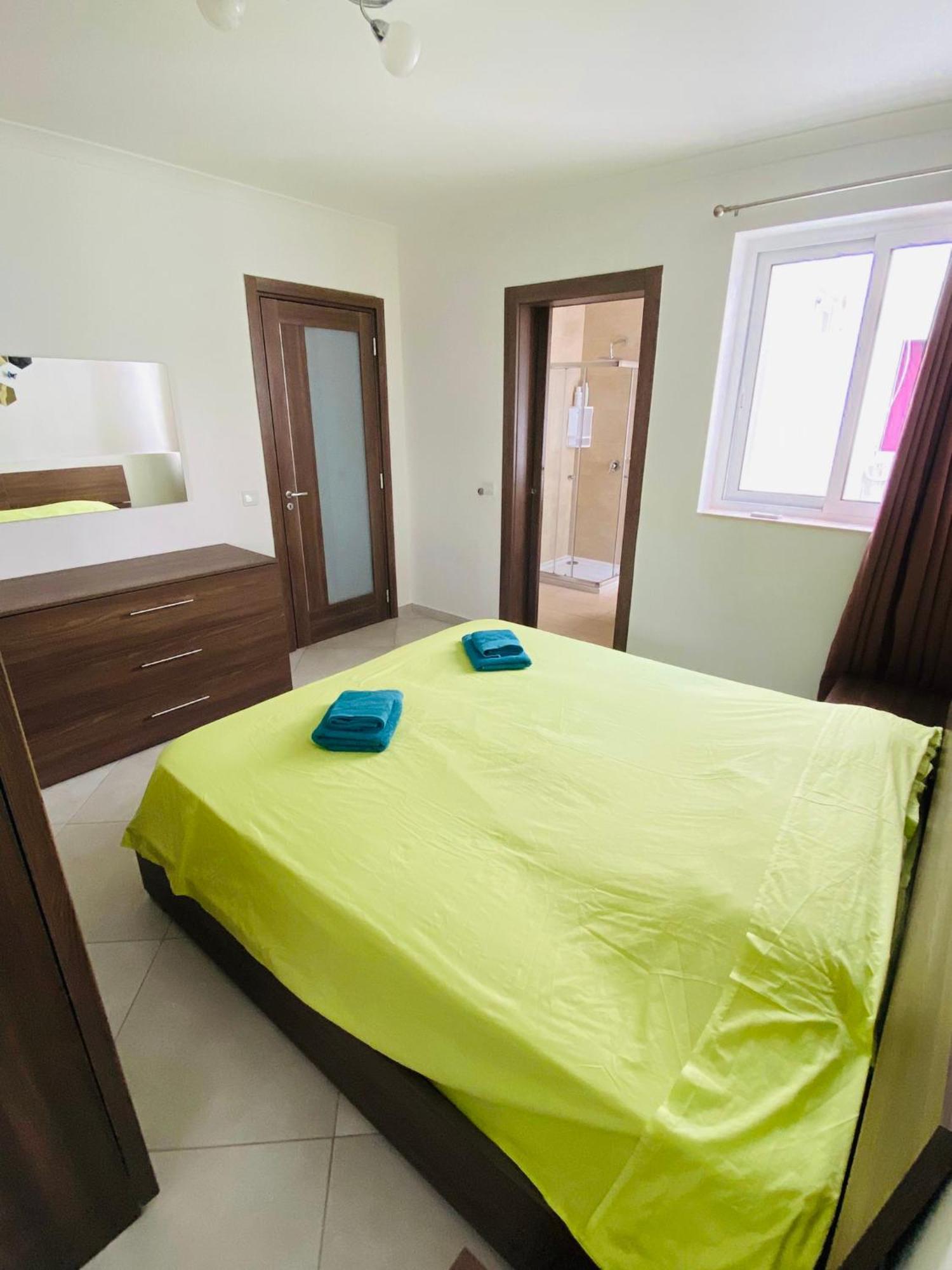 Mela Apartment 1 セント・ポールズ・ベイ エクステリア 写真